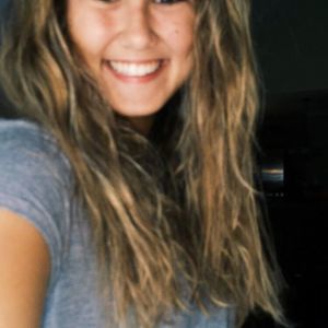 Meet your Posher, Claudia